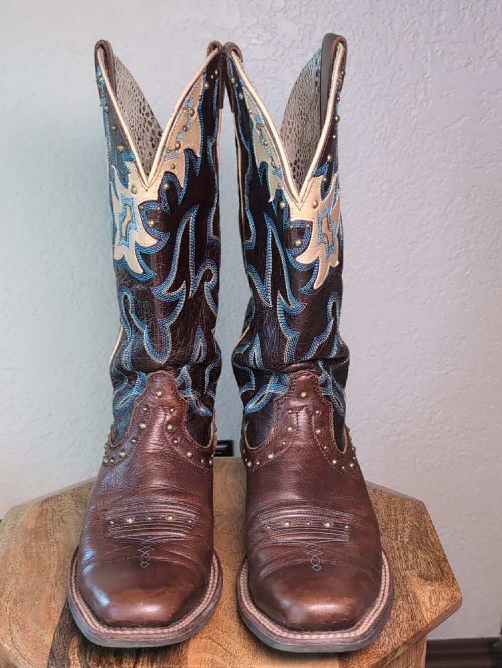 Ariat Leather Western Cowgirl Boots with Blue and Cream Embroidery - Picture 6 of 14